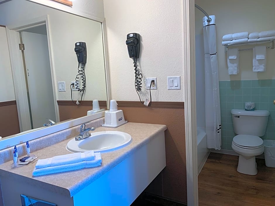 Americas Best Value Inn Wall