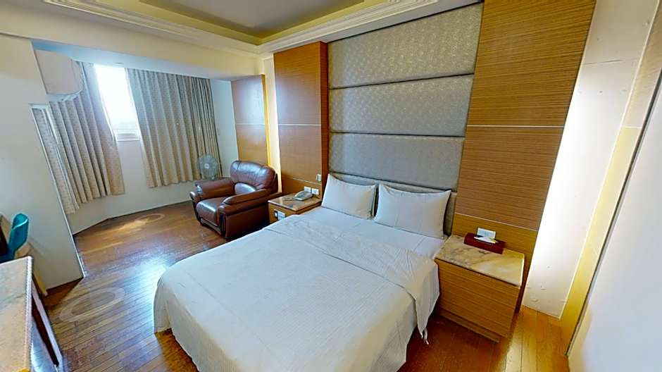 Zaw Jung Business Hotel