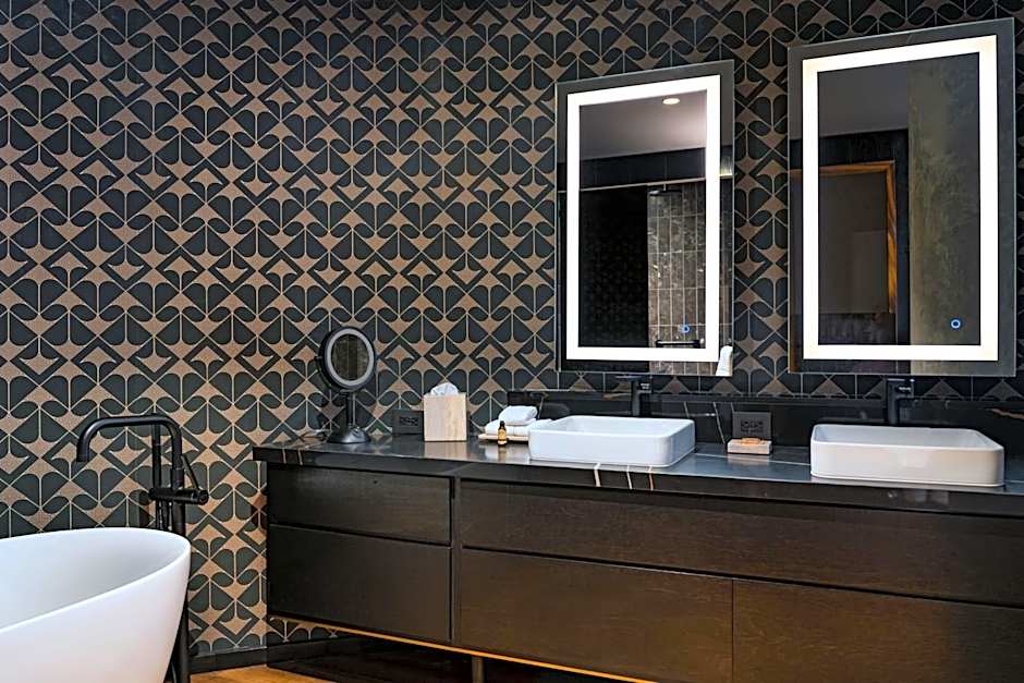 VETTA, DISTRITO UNO, AUTOGRAPH COLLECTION