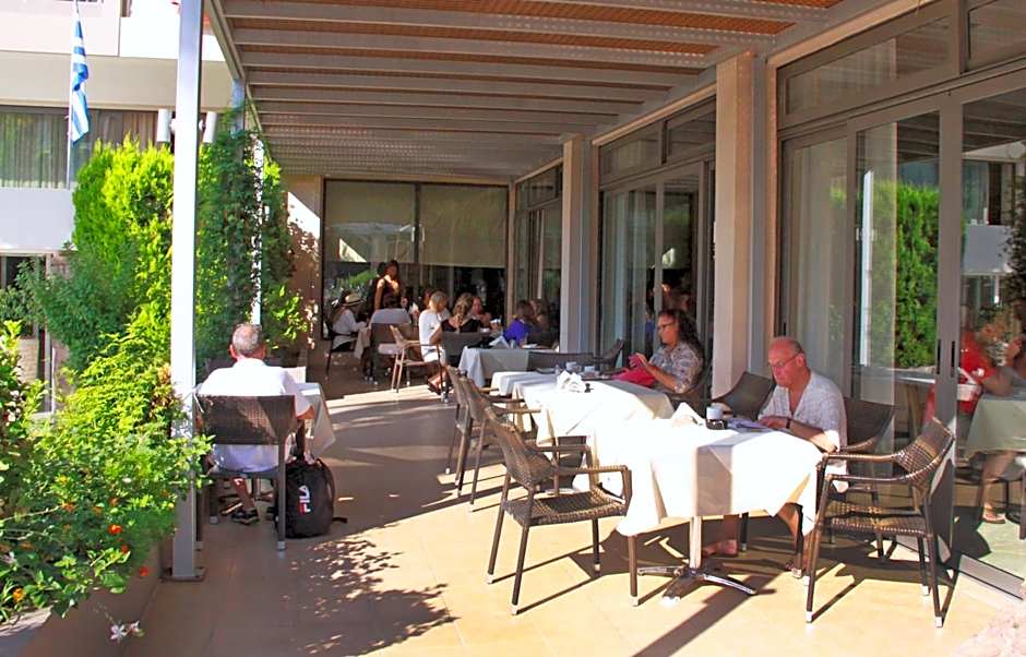 Saint Constantine Hotel