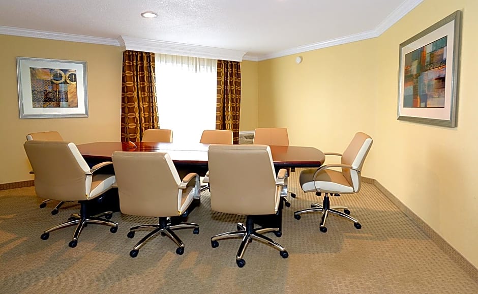 Holiday Inn & Suites San Mateo - SFO