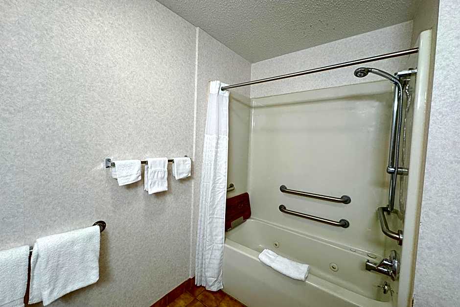 FairBridge Inn & Suites Batavia-Darien Amusement Park