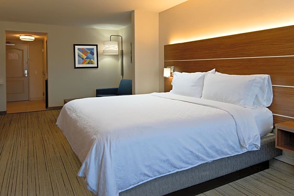 Holiday Inn Express Fresno South By IHG