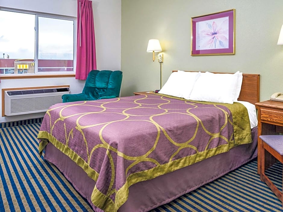 Super 8 by Wyndham Gretna