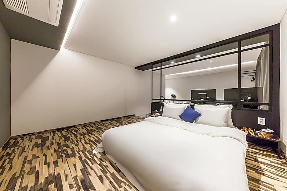 Photo 1 of 50 of Uijeongbu Hotel U