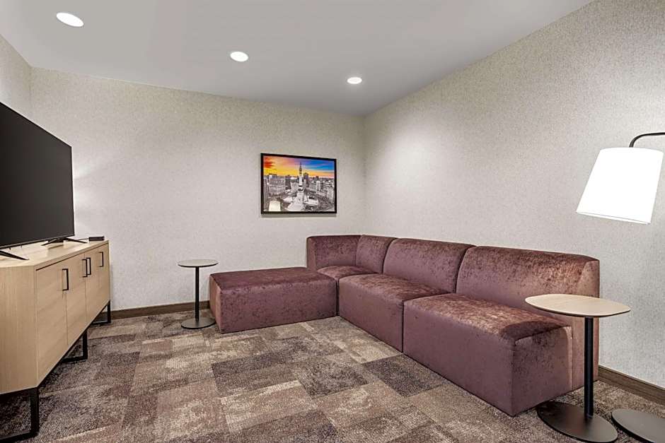 Home2 Suites by Hilton Indianapolis North at Intech Park   