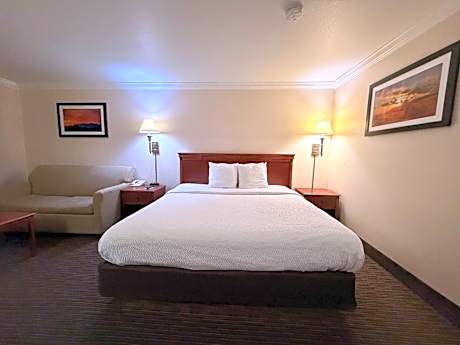 Sunflower Inn & Suites