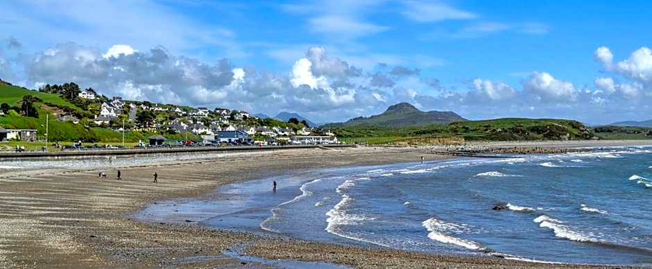 Lion Hotel & Studio Apartments