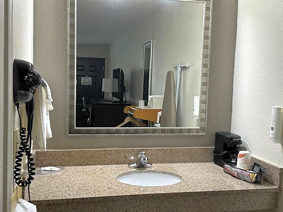 Quality Inn Calhoun North I-75