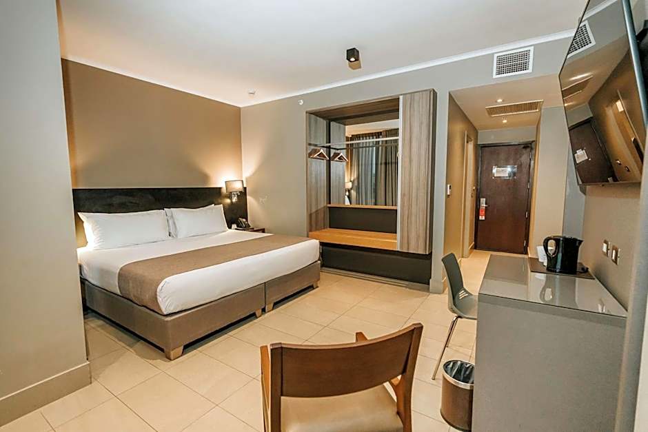 Photo 1 of 7 of Superior 1 King Bed