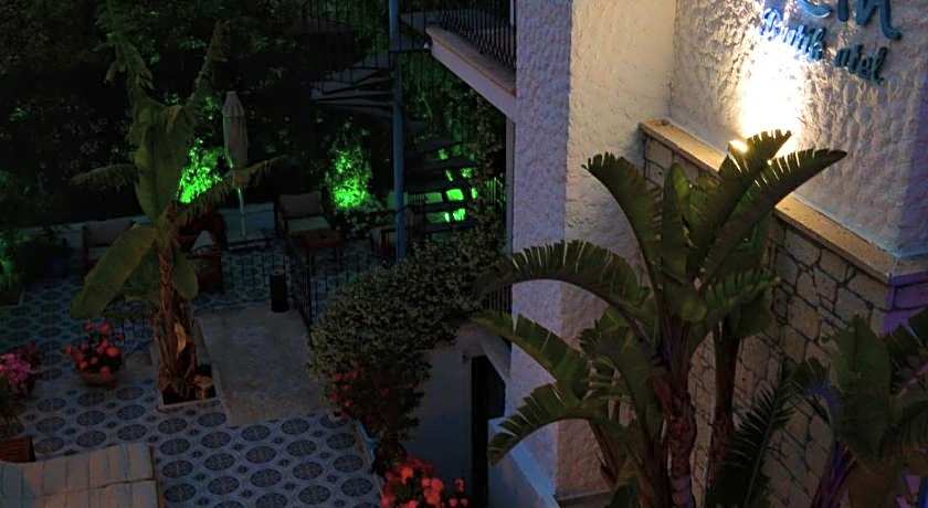 Tarcin Alacati Otel