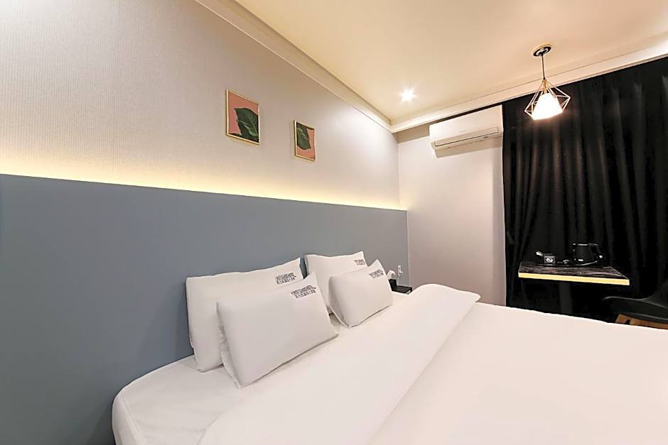 Masan First Class Hotel