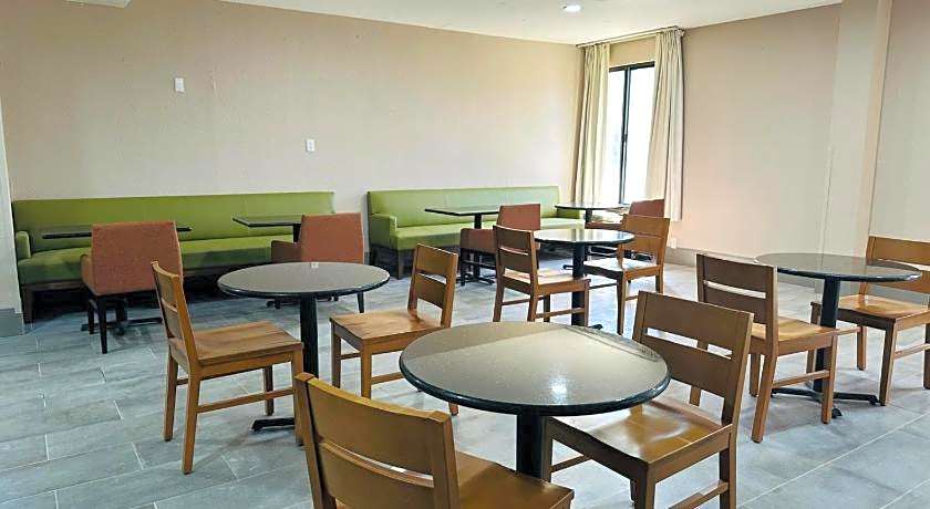 Ashbourne Hotel Canton/Hall of Fame I-77