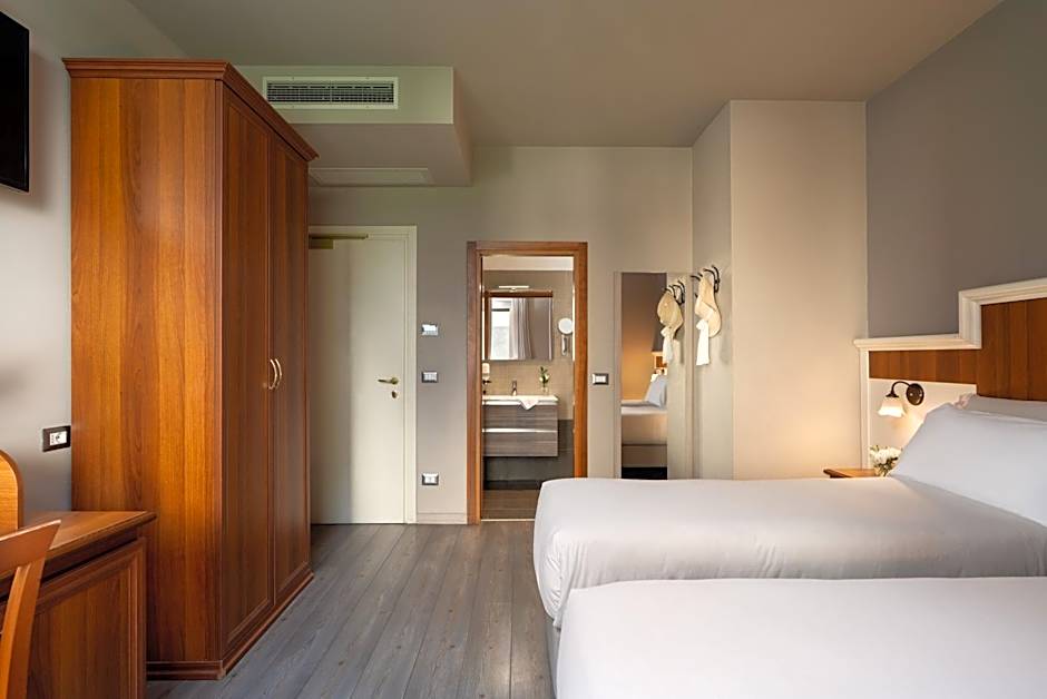 Photo 1 of 5 of 1 Double Bed or 2 Beds, Mountain View