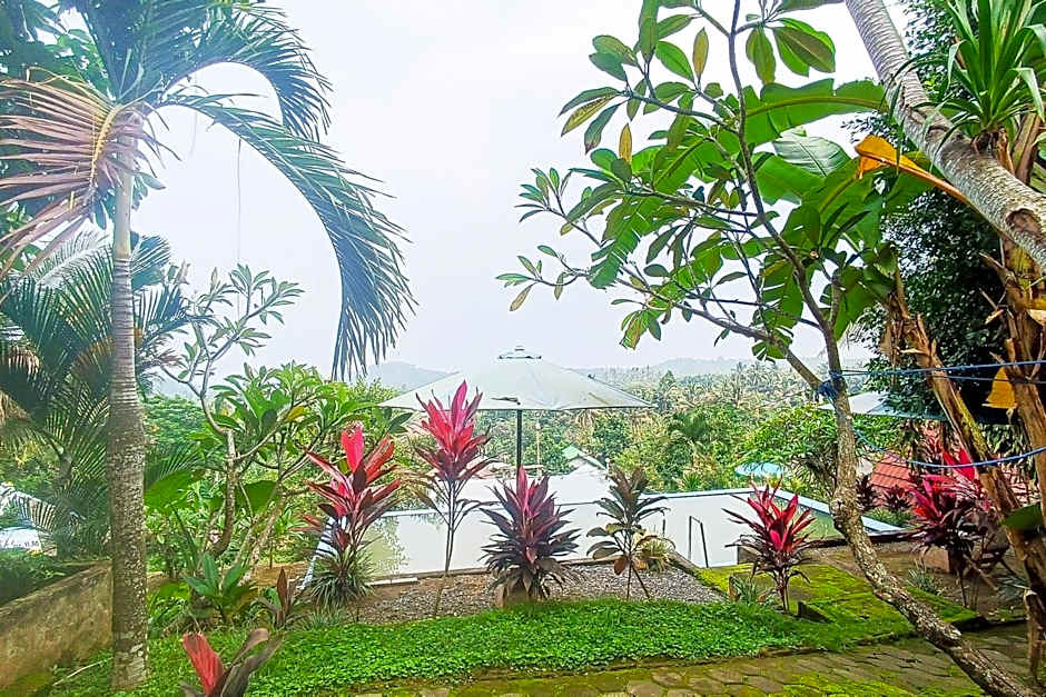 Rejeng Bungalow Near Gangga Waterfall Lombok