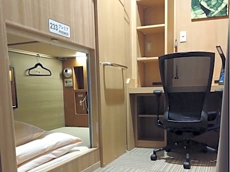 Premium Capsule Room for Male