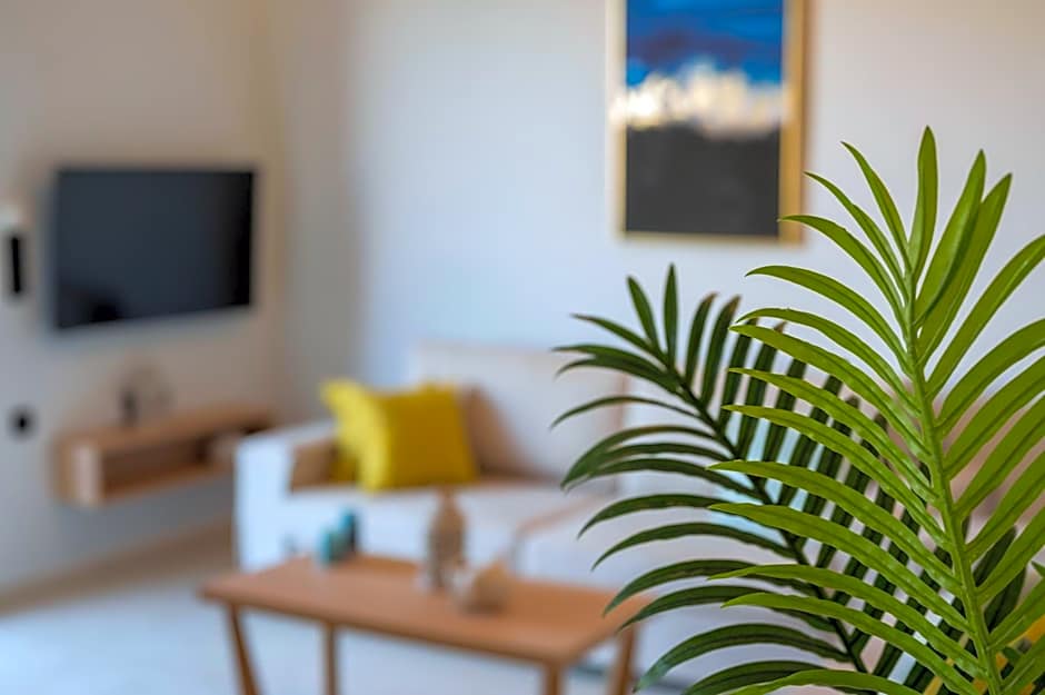 Aegean Breeze Luxury Apartments next to the sea