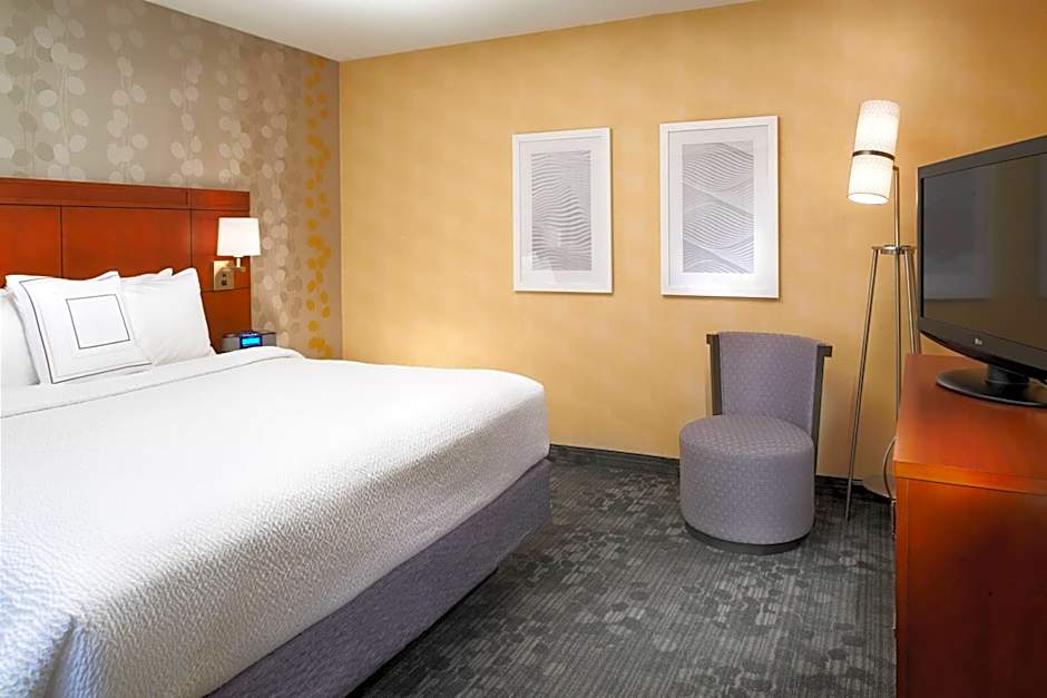 Courtyard By Marriott Detroit Warren