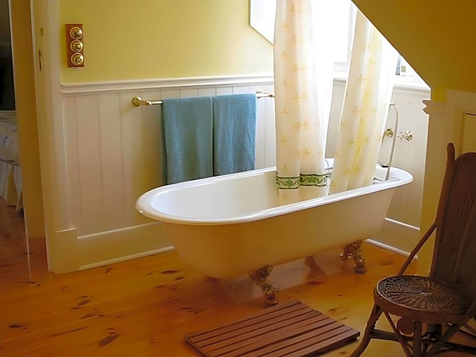 Water Bay Villa Bed & Breakfast