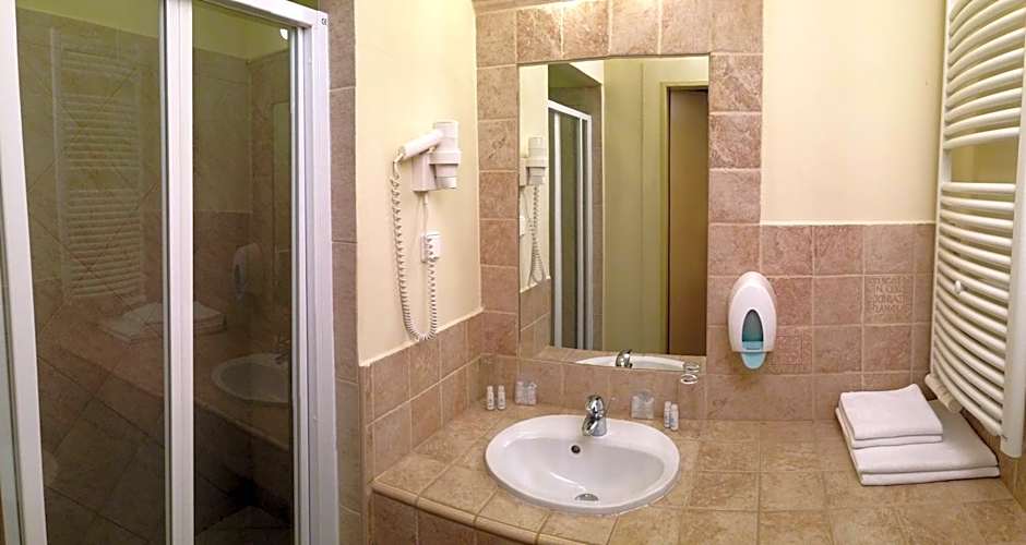 Semiramis Business Hotel