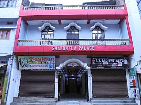 Hotel Shakuntla Palace 400 mts to Vishnupad Temple