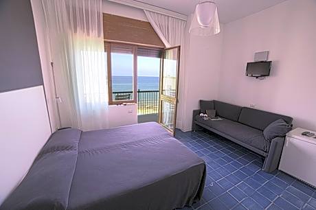 Standard Triple Room with Sea View