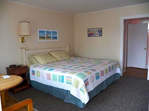 Coast Village Inn and Cottages