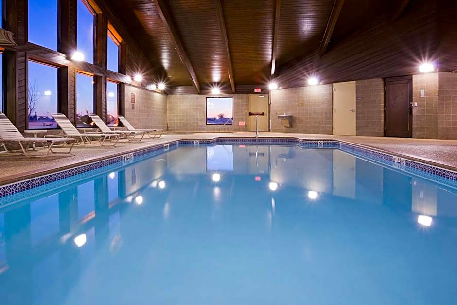 AmericInn by Wyndham Blue Earth