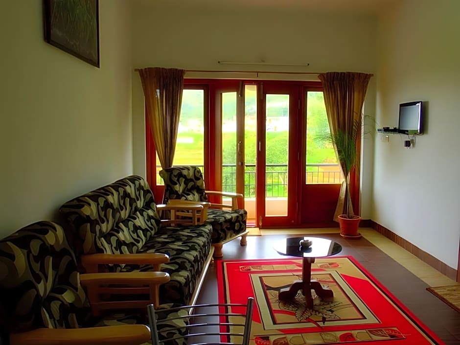 Mount 'n' Mist Hotel