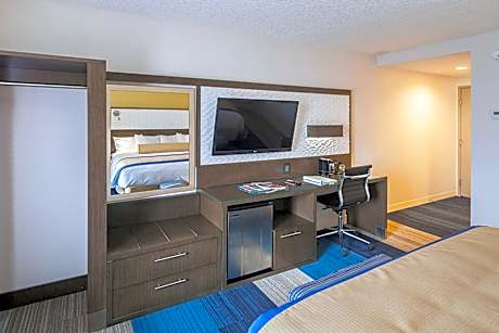 Guest room, Partial river view