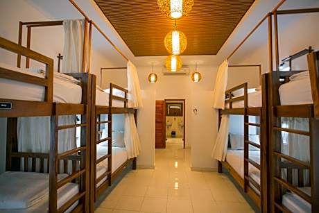 Bed in 8-Bed Mixed Dormitory Room