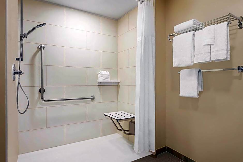 Super 8 by Wyndham Thompson