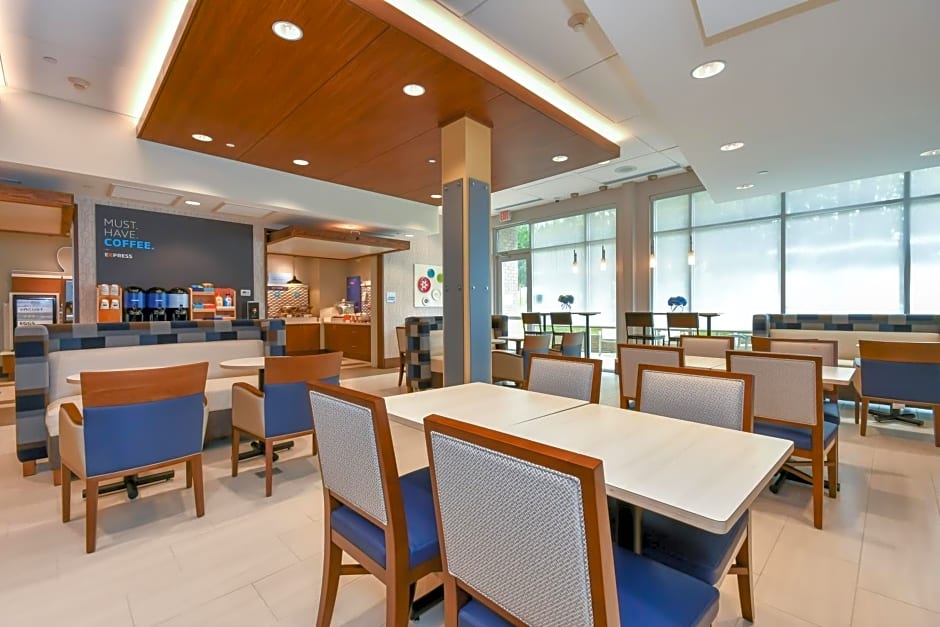 Holiday Inn Express & Suites Charlotte - Ballantyne, an IHG Hotel