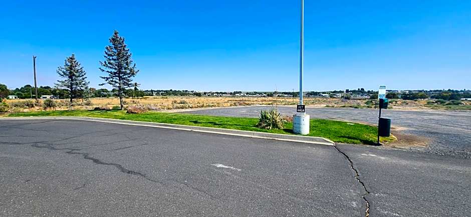 Ten Pin Inn & Suites