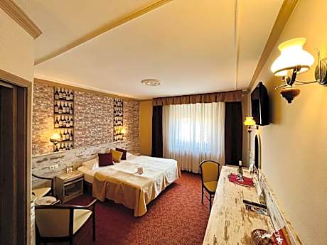 Queen Room with Garden View