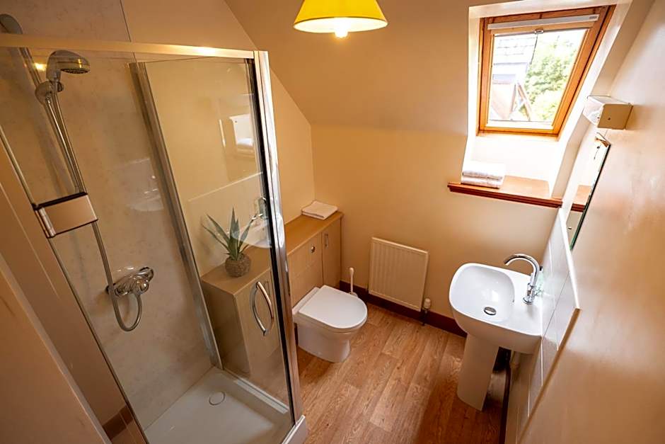 Woodlands House with Hot Tub