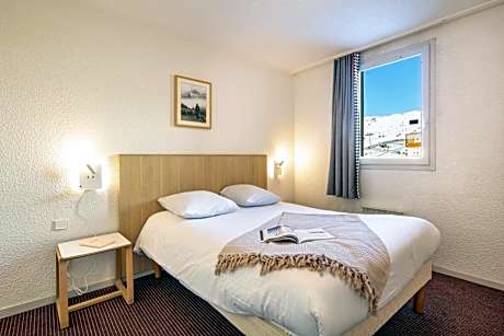 Superior One-Bedroom Apartment with Sleeping Alcove (6 People)