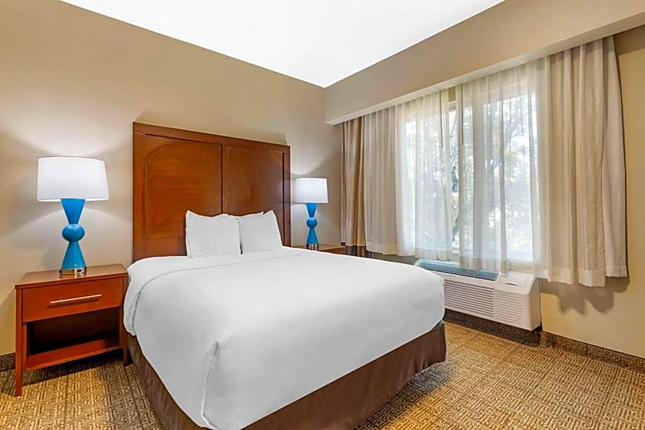 Comfort Suites Near Vancouver Mall