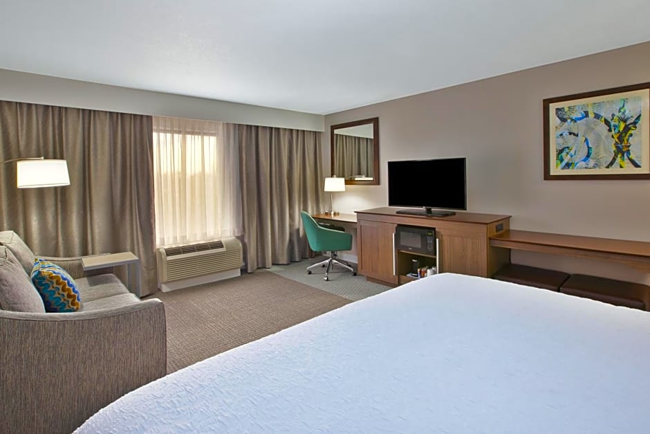 Hampton Inn & Suites Alliance