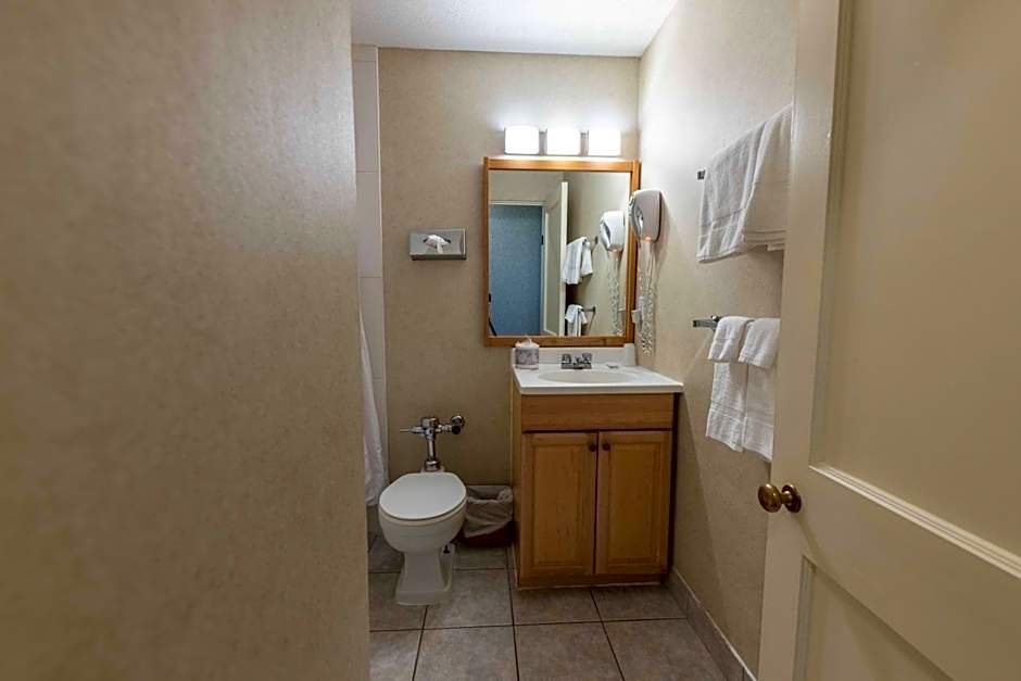 Prince Arthur Waterfront Hotel & Suites