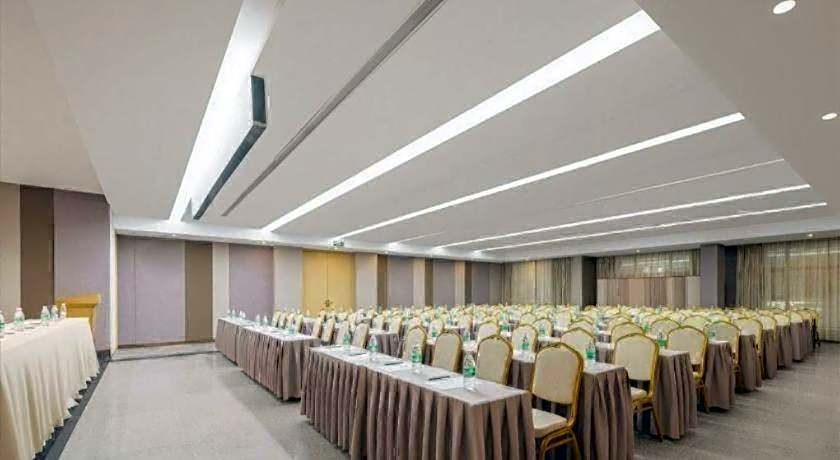 Lavande Hotels· Jingzhou Jianli