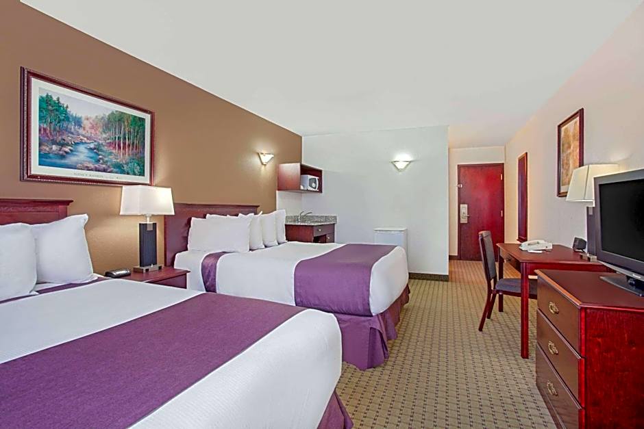 Ramada by Wyndham Red Deer Hotel and Suites