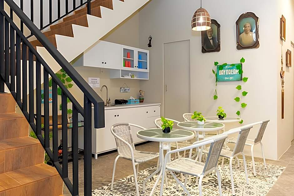 RedDoorz Hostel @ DI Panjaitan Simpang Lima