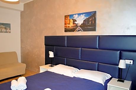 Deluxe Three-Bedroom Apartment