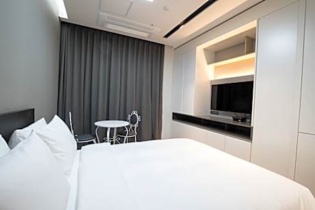 Standard Double Room with Lake View