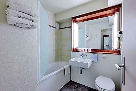 Triple - 1 Double Bed + 1 Single Bed