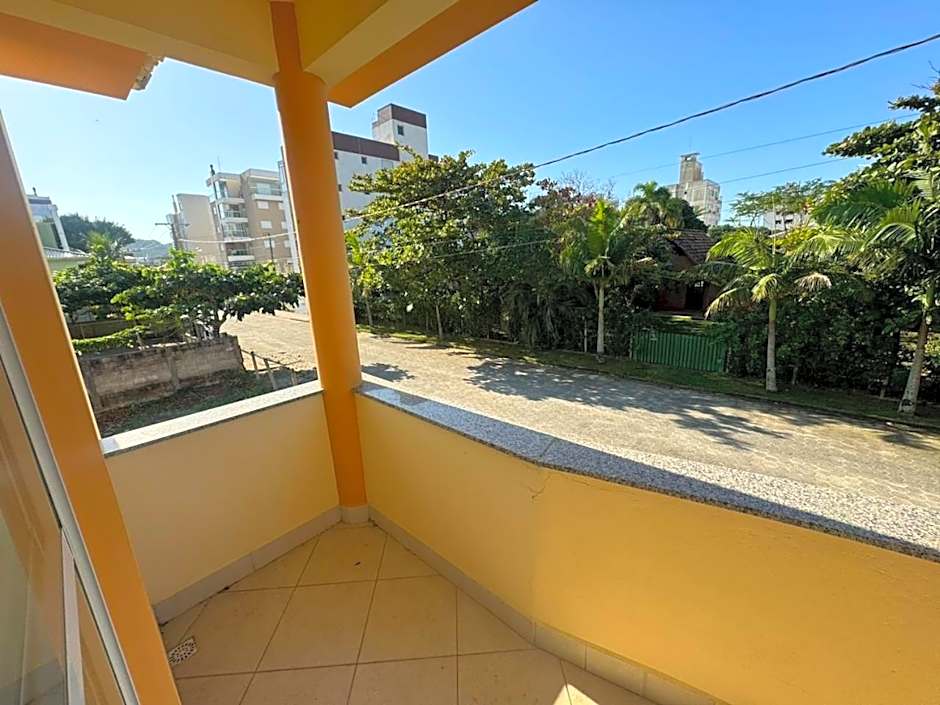 cód 11 - Excelente casa localizada á 180m do mar!