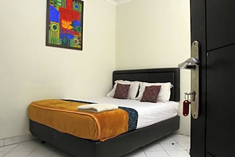 Standard Double Room with Shared Bathroom