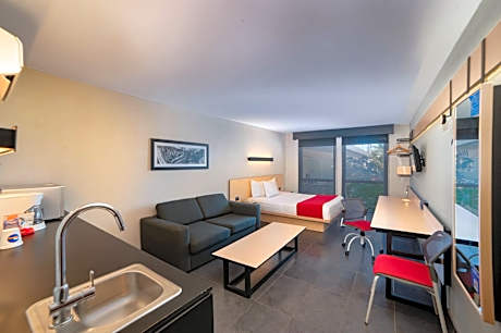 Superior Room, 1 Queen Bed with Sofa bed (1 Queen Bed and 1 Double Sofa Bed)