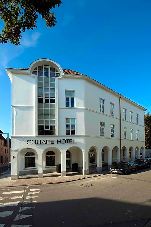 Square Hotel